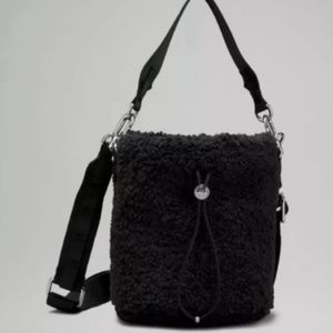 Lululemon Fleece Bucket Bag Black